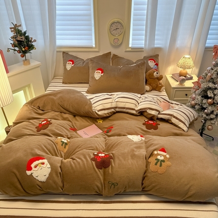 91家纺网 家纺一手货源 找家纺 （总）子钦家纺 2024秋冬新款加厚牛奶绒散点大版毛巾绣床单床笠四件套-圣诞系列拍法二