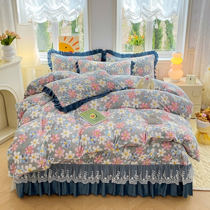 91家纺网 家纺一手货源 找家纺 提花大世界 2025直播爆款高克重牛奶绒印花夹棉蕾丝花边床盖床裙单件三件四件套 美丽花园