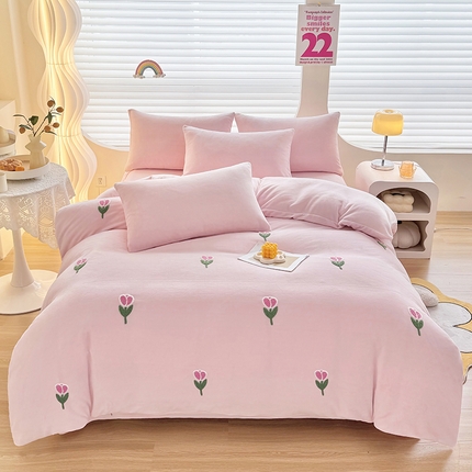 91家纺网 家纺一手货源 找家纺 满羽家纺 2024爆款冬季加厚毛巾绣牛奶绒四件套郁金香-粉