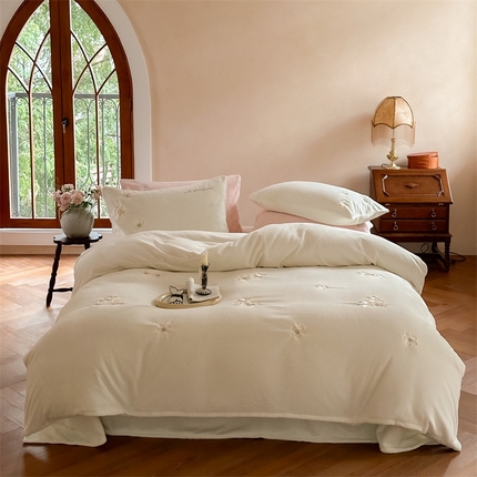 初拾 2024新款230g牛奶绒法式高级四件套-缪斯女神 缪斯女神-雪顶白