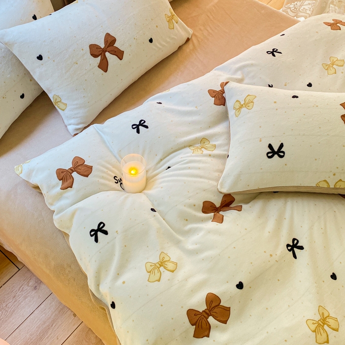 91家纺网 家纺一手货源 找家纺 斯卡诺家纺 2024新款小清新双面牛奶绒印花四件套 蝴蝶结