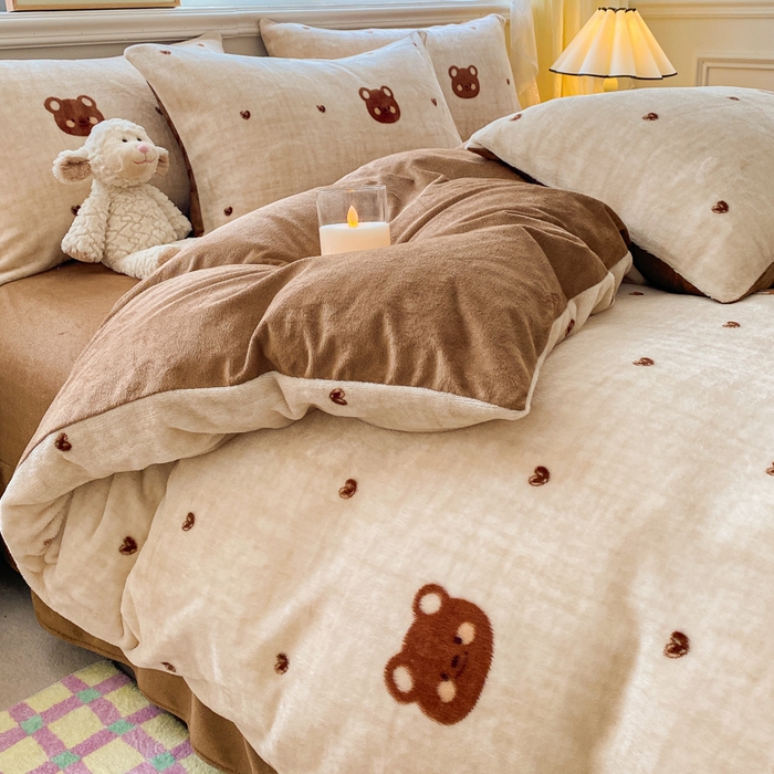 91家纺网 家纺一手货源 找家纺 斯卡诺家纺 2025新款小清新双面牛奶绒印花四件套 波点小熊