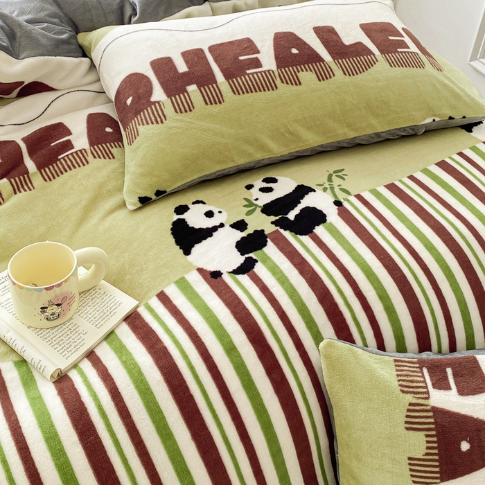 91家纺网 家纺一手货源 找家纺 斯卡诺家纺 2025新款小清新双面牛奶绒印花四件套 熊猫乐园