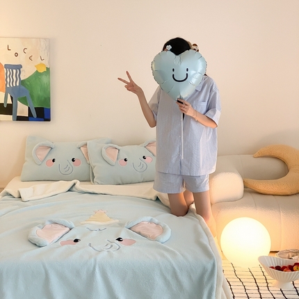 黛舒家居 2024新款三利欧贴布绣花毛毯大象