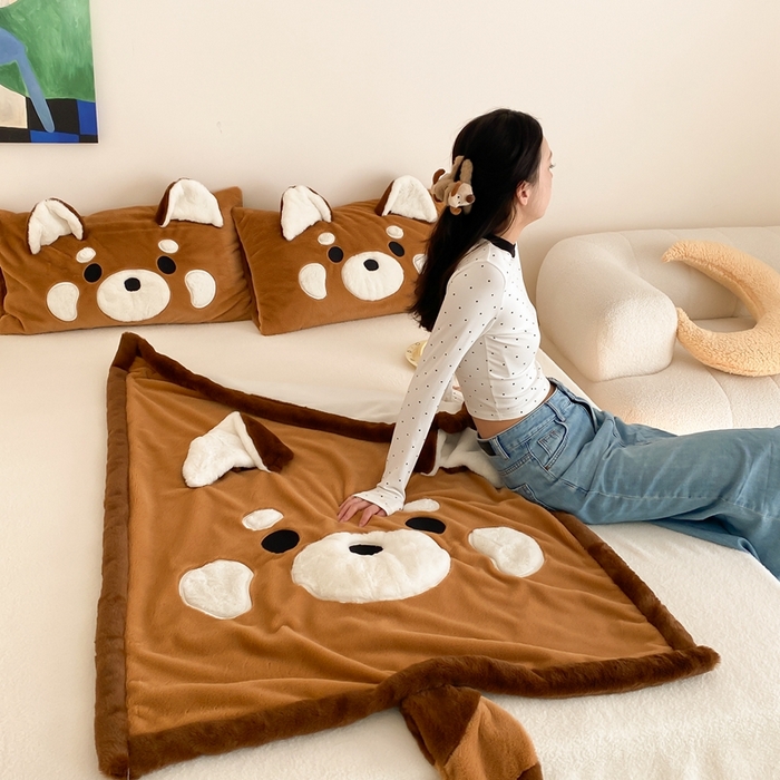 91家纺网 家纺一手货源 找家纺 黛舒家居 2024新款三利欧贴布绣花毛毯浣熊