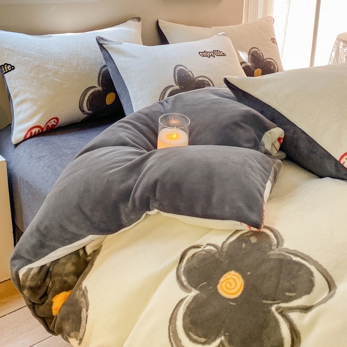 91家纺网 家纺一手货源 找家纺 斯卡诺家纺 2025新款小清新双面牛奶绒印花四件套 花朵灰