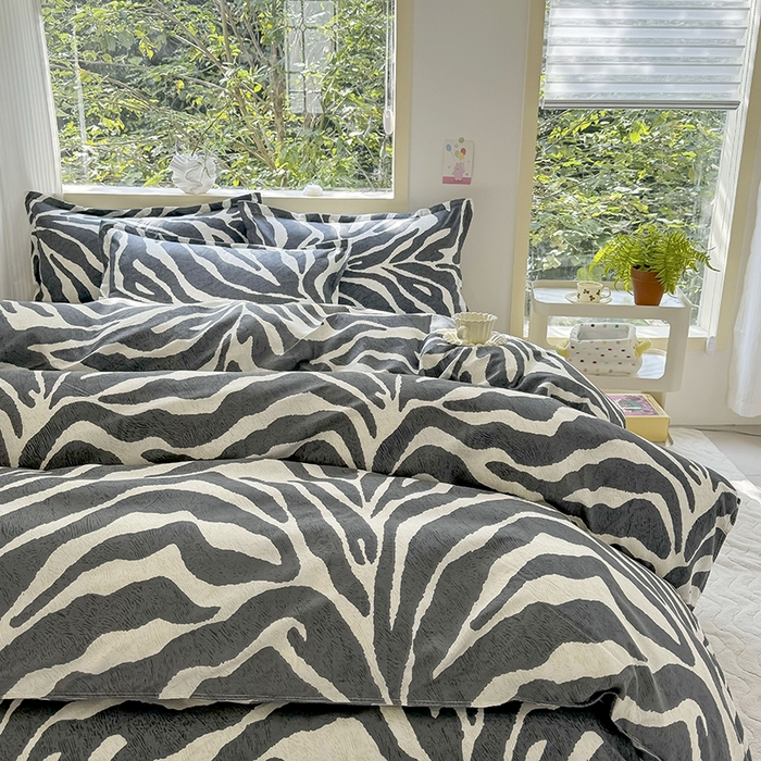 91家纺网 家纺一手货源 找家纺 梵巢家纺 芦荟棉三四件套，床单，被套，枕套化纤四件套斑马纹