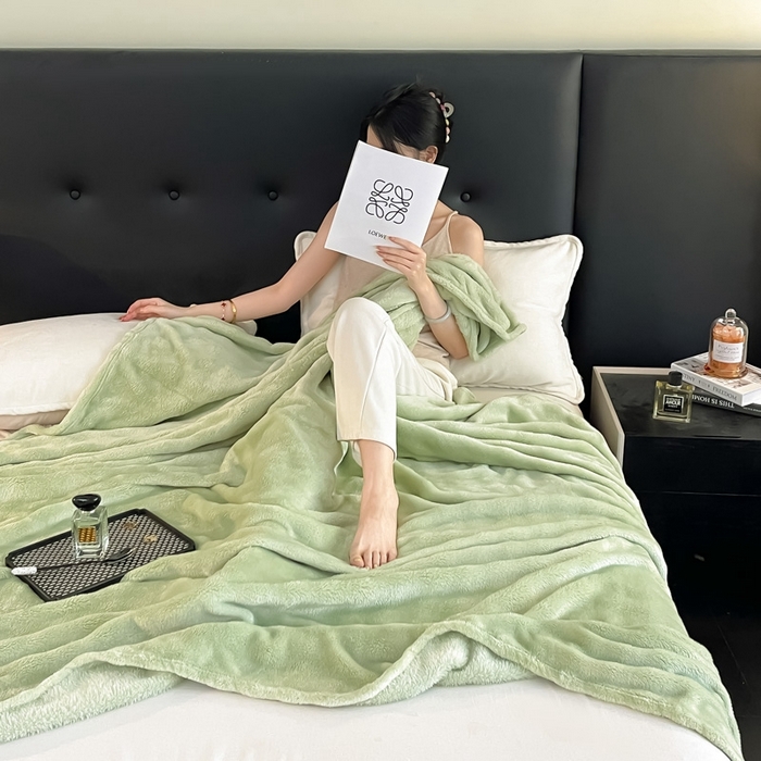 91家纺网 家纺一手货源 找家纺 一帆毯业 免费压缩抽空 300克 仿兔毛泡泡绒高克重法莱绒牛奶绒珊瑚绒兔兔卷边毛毯（外贸跨境供货） 果绿