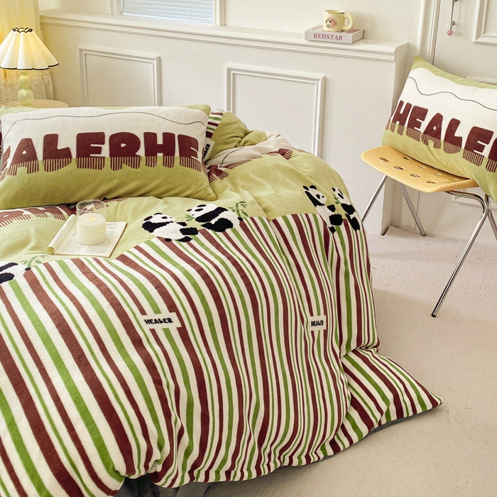 91家纺网 家纺一手货源 找家纺 斯卡诺家纺 2025新款小清新双面牛奶绒印花四件套 熊猫乐园