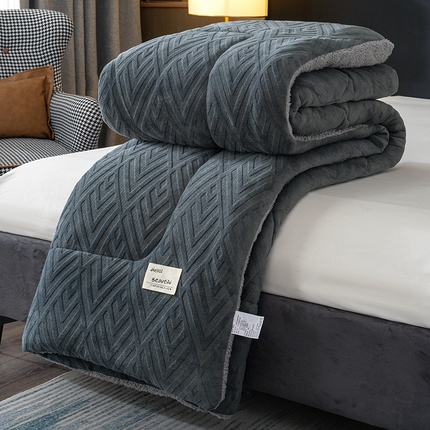 91家纺网 家纺一手货源 找家纺 蓝冰家纺 2024新款雕花绒冬被被子被芯 深灰--灰
