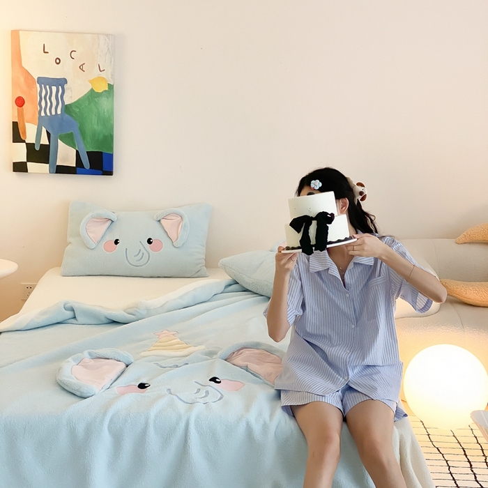 91家纺网 家纺一手货源 找家纺 黛舒家居 2024新款三利欧贴布绣花毛毯大象