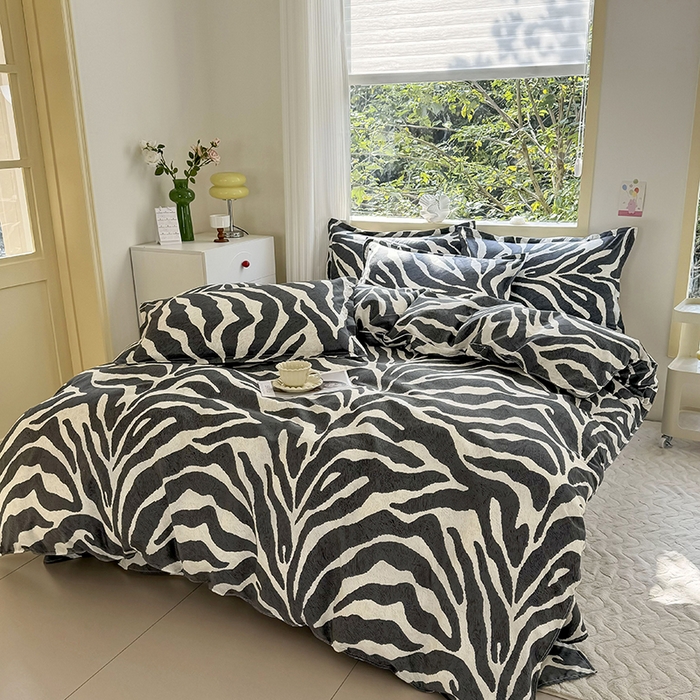 91家纺网 家纺一手货源 找家纺 梵巢家纺 芦荟棉三四件套，床单，被套，枕套化纤四件套斑马纹