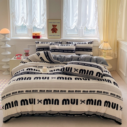 91家纺网 家纺一手货源 找家纺 （总）斯卡诺家纺 2025新款小清新双面牛奶绒印花四件套