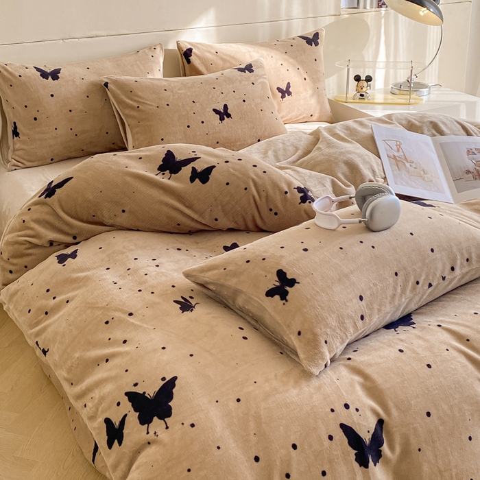 91家纺网 家纺一手货源 找家纺 斯卡诺家纺 2025新款小清新双面牛奶绒印花四件套 黑蝴蝶