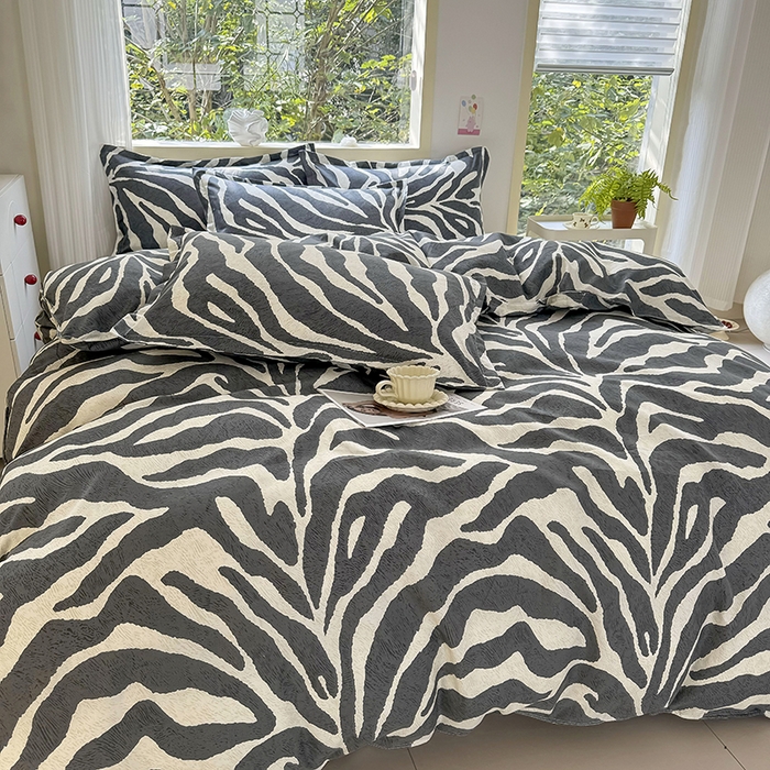 91家纺网 家纺一手货源 找家纺 梵巢家纺 2025新款芦荟棉四件套和单品印花四件套 床笠款四件套斑马纹