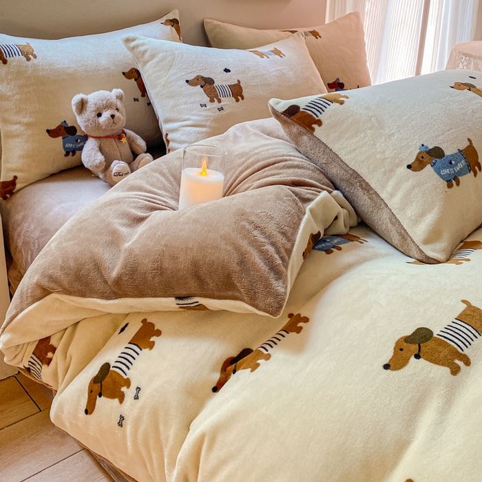 91家纺网 家纺一手货源 找家纺 利禾家纺 2024新款小清新双面牛奶绒印花四件套 快乐小狗