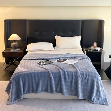 91家纺网 家纺一手货源 找家纺 一帆毯业 免费压缩抽空 300克 仿兔毛泡泡绒高克重法莱绒牛奶绒珊瑚绒兔兔卷边毛毯（外贸跨境供货） 浅灰