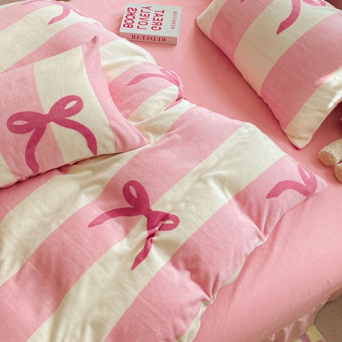 91家纺网 家纺一手货源 找家纺 斯卡诺家纺 2024新款小清新双面牛奶绒印花四件套 蝶舞粉