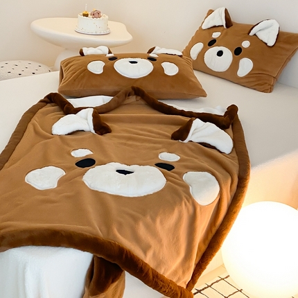 91家纺网 家纺一手货源 找家纺 黛舒家居 2024新款三利欧贴布绣花毛毯浣熊