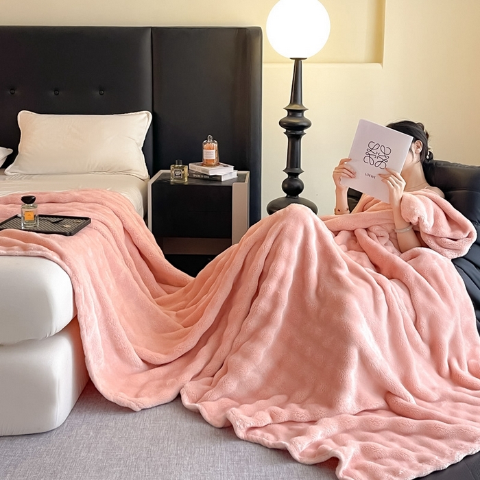 91家纺网 家纺一手货源 找家纺 一帆毯业 免费压缩抽空 300克 仿兔毛泡泡绒高克重法莱绒牛奶绒珊瑚绒兔兔卷边毛毯（外贸跨境供货） 粉玉