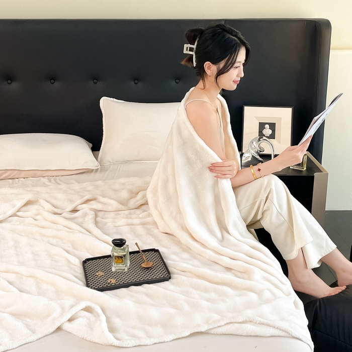 91家纺网 家纺一手货源 找家纺 （总）一帆毯业 免费压缩抽空 300克 仿兔毛泡泡绒高克重法莱绒牛奶绒珊瑚绒兔兔卷边毛毯（外贸跨境供货）