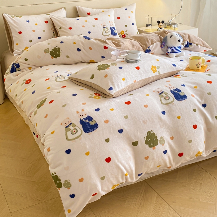 91家纺网 家纺一手货源 找家纺 斯卡诺家纺2025新款小清新双面牛奶绒印花四件套 熊兔家园