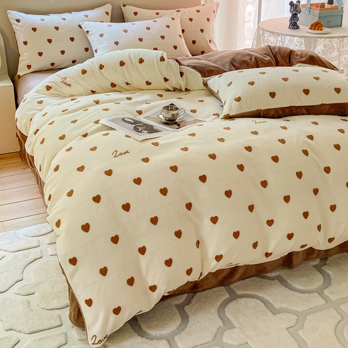 91家纺网 家纺一手货源 找家纺 斯卡诺家纺 2025新款小清新双面牛奶绒印花四件套 爱心咖