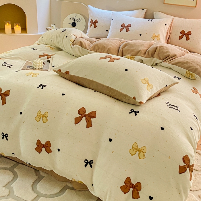 91家纺网 家纺一手货源 找家纺 斯卡诺家纺 2025新款小清新双面牛奶绒印花四件套 蝴蝶结咖