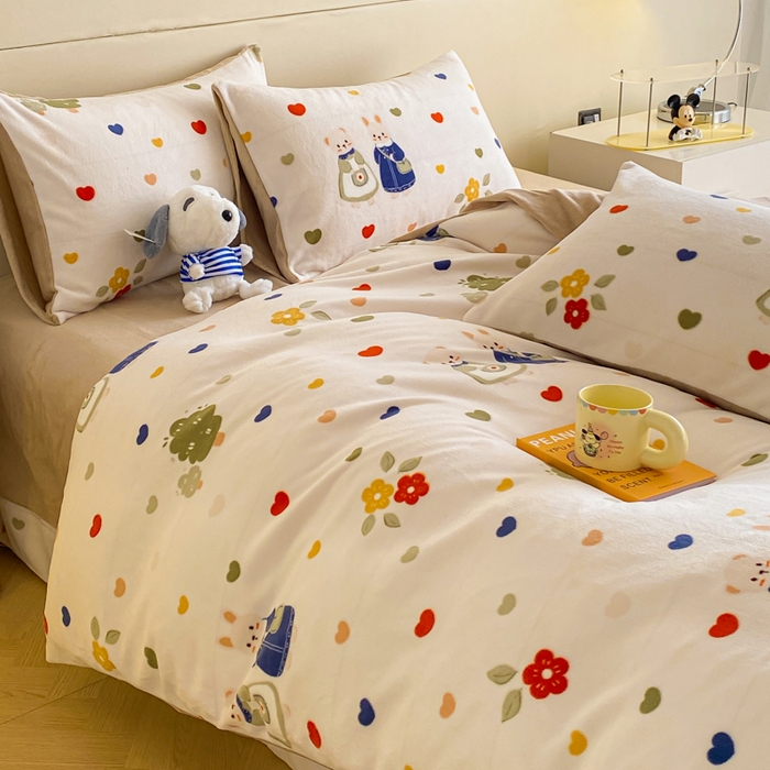 91家纺网 家纺一手货源 找家纺 斯卡诺家纺2025新款小清新双面牛奶绒印花四件套 熊兔家园