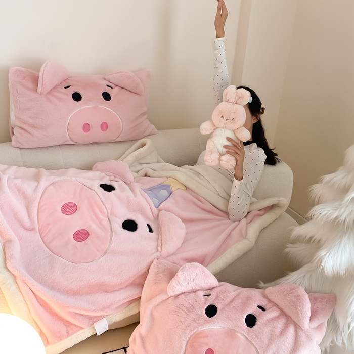 91家纺网 家纺一手货源 找家纺 黛舒家居 2024新款三利欧贴布绣花毛毯粉猪