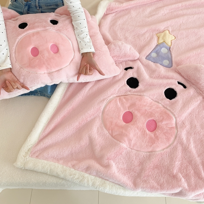 91家纺网 家纺一手货源 找家纺 黛舒家居 2024新款三利欧贴布绣花毛毯粉猪