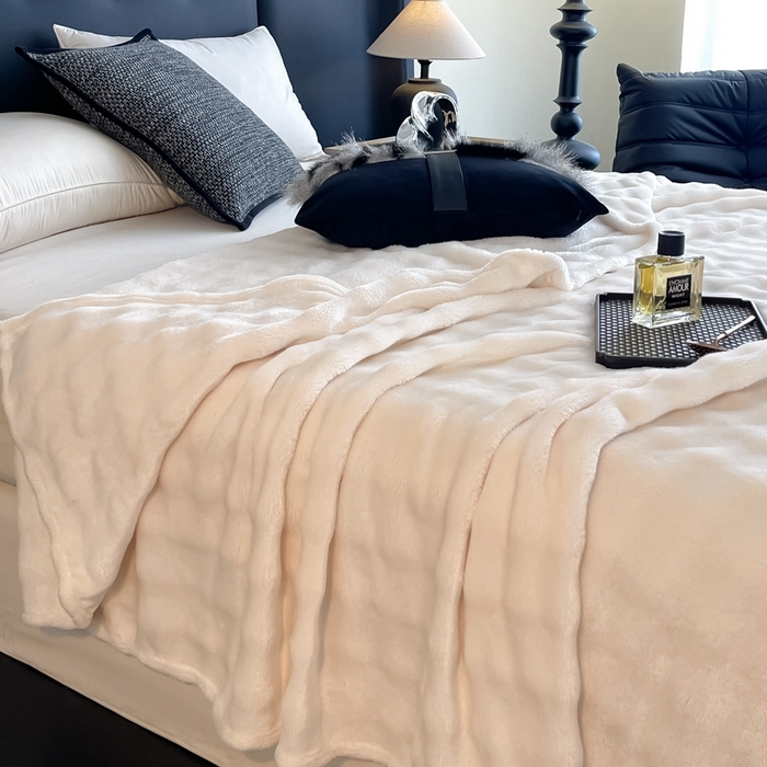 91家纺网 家纺一手货源 找家纺 （总）一帆毯业 免费压缩抽空 300克 仿兔毛泡泡绒高克重法莱绒牛奶绒珊瑚绒兔兔卷边毛毯（外贸跨境供货）