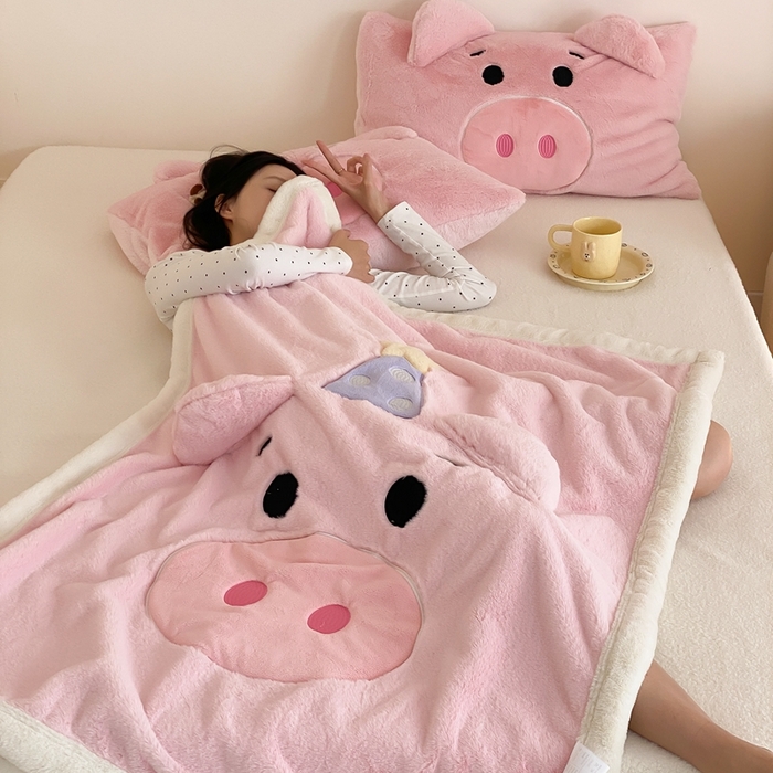 91家纺网 家纺一手货源 找家纺 黛舒家居 2024新款三利欧贴布绣花毛毯粉猪