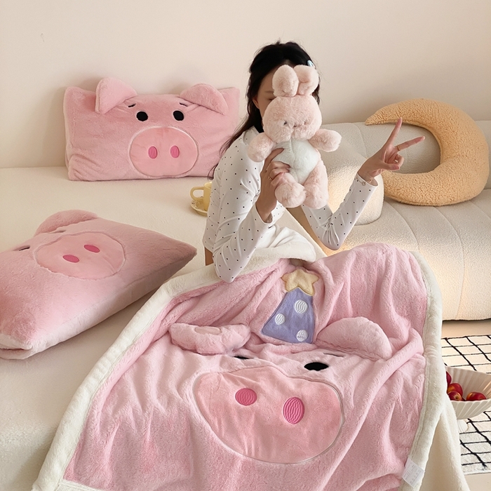 91家纺网 家纺一手货源 找家纺 黛舒家居 2024新款三利欧贴布绣花毛毯粉猪