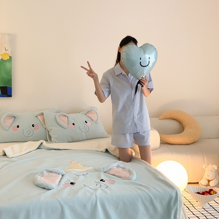 91家纺网 家纺一手货源 找家纺 黛舒家居 2024新款三利欧贴布绣花毛毯大象