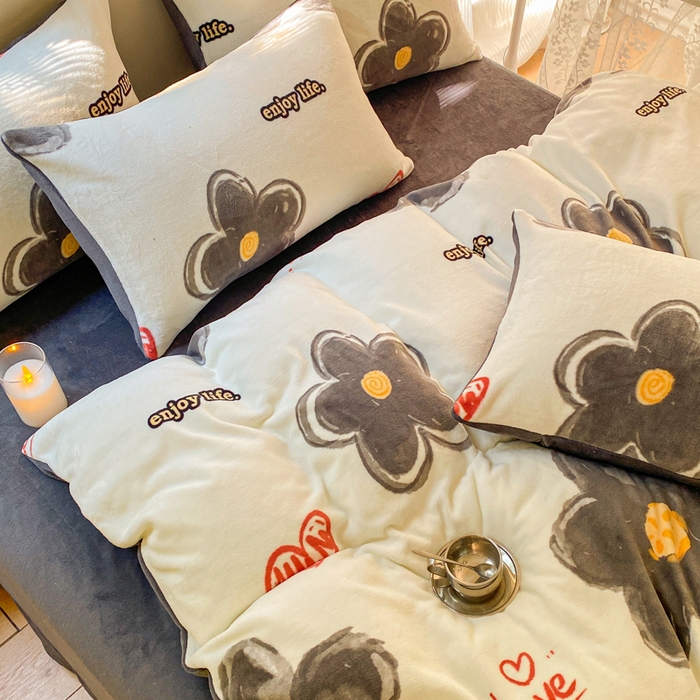 91家纺网 家纺一手货源 找家纺 斯卡诺家纺 2025新款小清新双面牛奶绒印花四件套 花朵灰