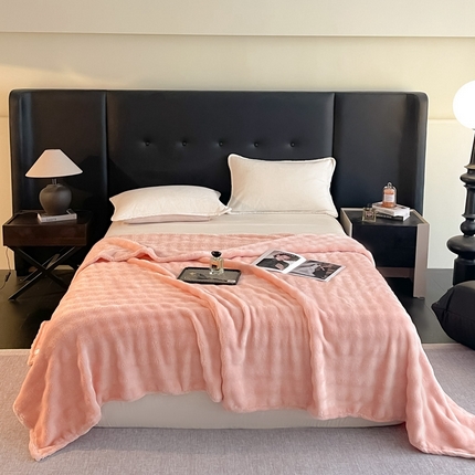 91家纺网 家纺一手货源 找家纺 一帆毯业 免费压缩抽空 300克 仿兔毛泡泡绒高克重法莱绒牛奶绒珊瑚绒兔兔卷边毛毯（外贸跨境供货） 粉玉