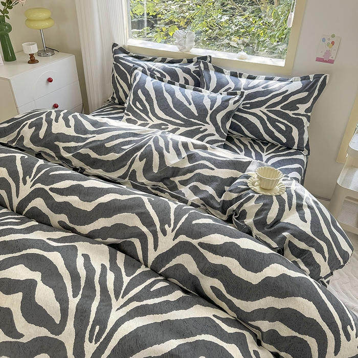 91家纺网 家纺一手货源 找家纺 梵巢家纺 2025新款芦荟棉四件套和单品印花四件套 床笠款四件套斑马纹