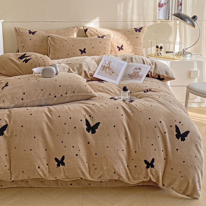 91家纺网 家纺一手货源 找家纺 斯卡诺家纺 2025新款小清新双面牛奶绒印花四件套 黑蝴蝶