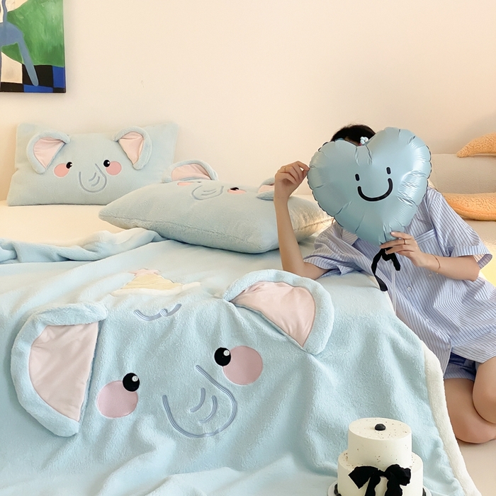 91家纺网 家纺一手货源 找家纺 黛舒家居 2024新款三利欧贴布绣花毛毯大象