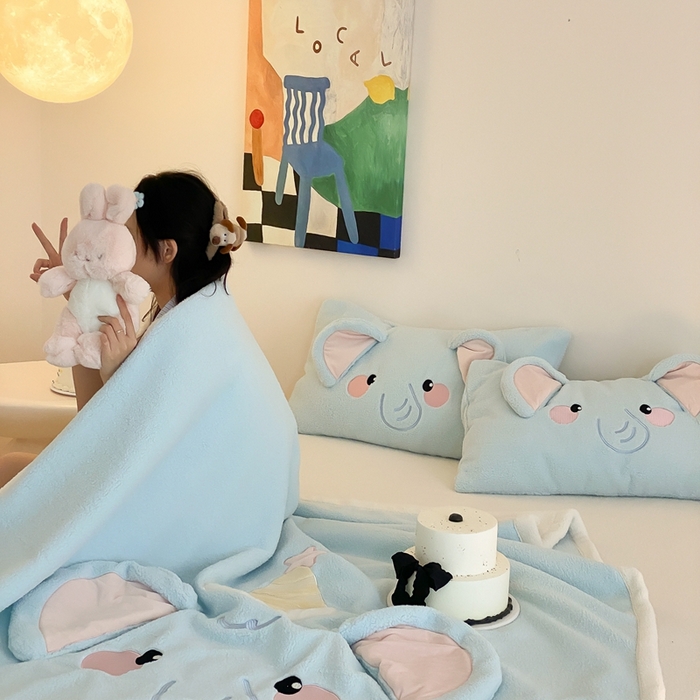 91家纺网 家纺一手货源 找家纺 黛舒家居 2024新款三利欧贴布绣花毛毯大象