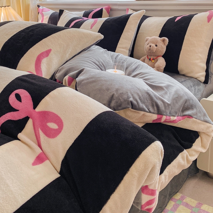 91家纺网 家纺一手货源 找家纺 利禾家纺 2025新款小清新双面牛奶绒印花四件套 蝶舞