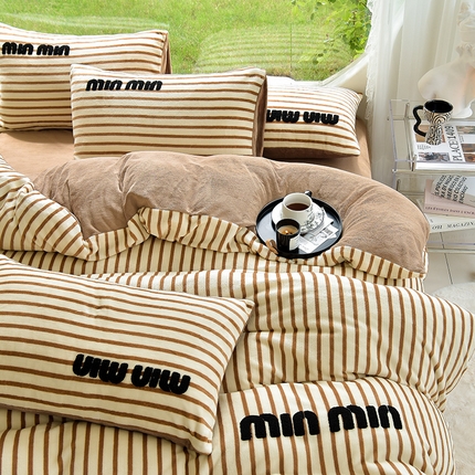 91家纺网 家纺一手货源 找家纺 炫拼 2024新款条纹minmin牛奶绒四件套 minmin咖