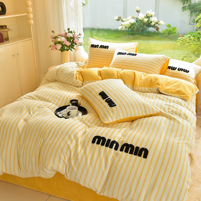 91家纺网 家纺一手货源 找家纺 炫拼 2024新款条纹minmin牛奶绒四件套 minmin黄