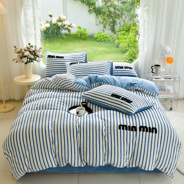 91家纺网 家纺一手货源 找家纺 炫拼 2024新款条纹minmin牛奶绒四件套 minmin蓝
