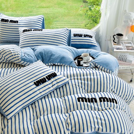 91家纺网 家纺一手货源 找家纺 炫拼 2024新款条纹minmin牛奶绒四件套 minmin蓝