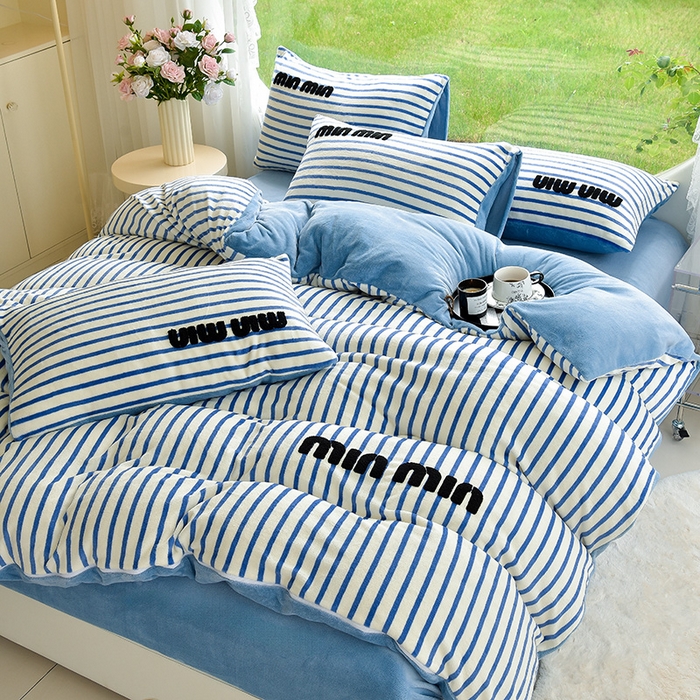 91家纺网 家纺一手货源 找家纺 炫拼 2024新款条纹minmin牛奶绒四件套 minmin蓝