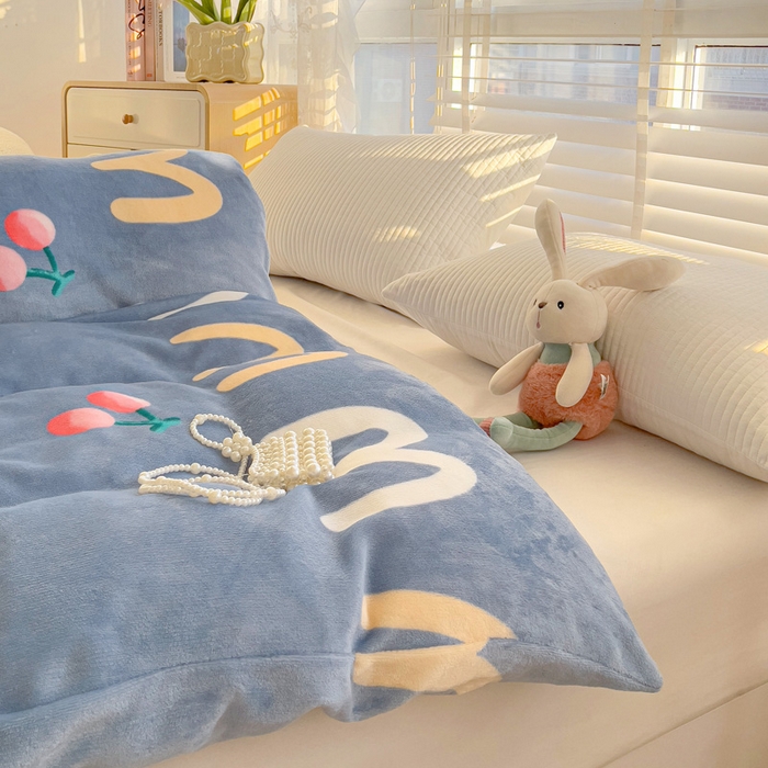 91家纺网 家纺一手货源 找家纺 雅萱家纺 2024新款牛奶绒单被套 被套-樱桃小兔