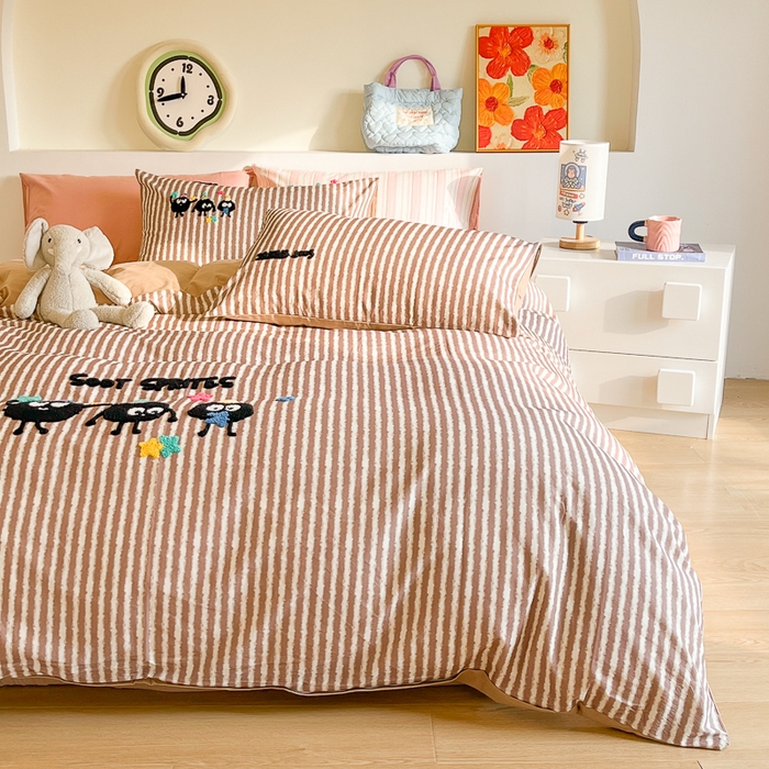 91家纺网 家纺一手货源 找家纺 千朵 2024新款全棉磨毛绣花毛巾绣四件套 咖条小煤球