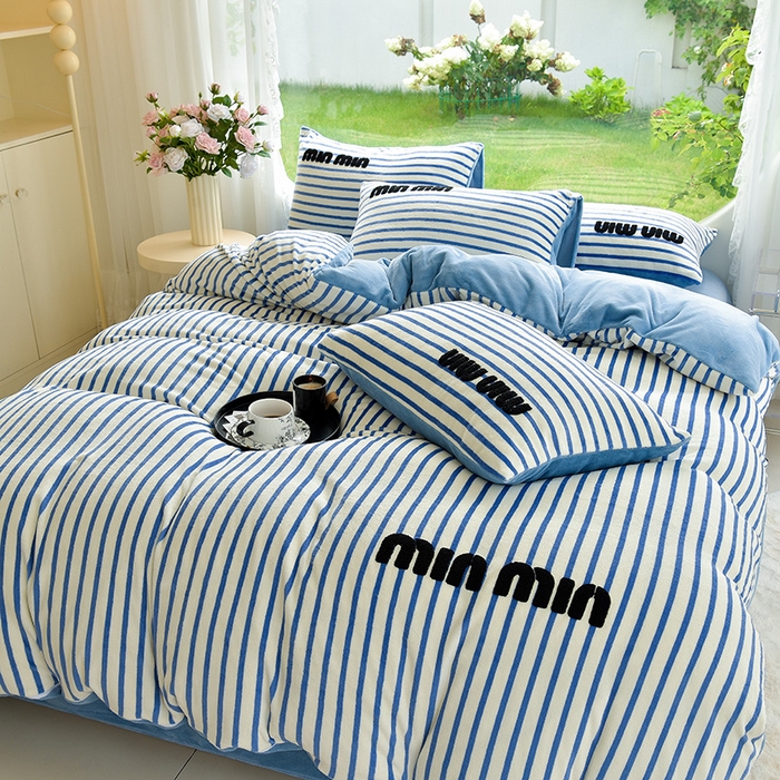 91家纺网 家纺一手货源 找家纺 炫拼 2024新款条纹minmin牛奶绒四件套 minmin蓝